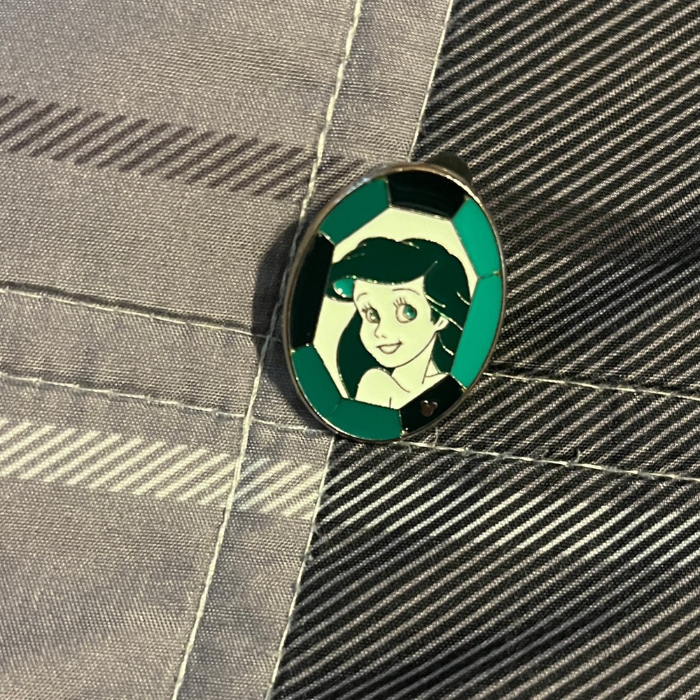 Ariel Enamel Pin with Green Border